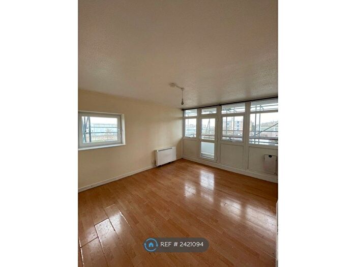 2 Bedroom Flat To Rent In Westland House, North Woolwich, E16