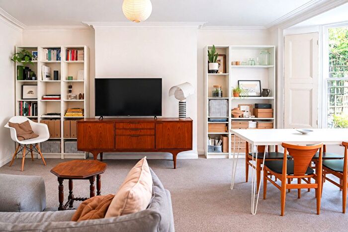 1 Bedroom Flat To Rent In Navarino Road, London, E8
