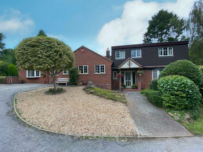 5 Bedroom Detached House To Rent In Kings Croft, Allestree, Derby, DE22