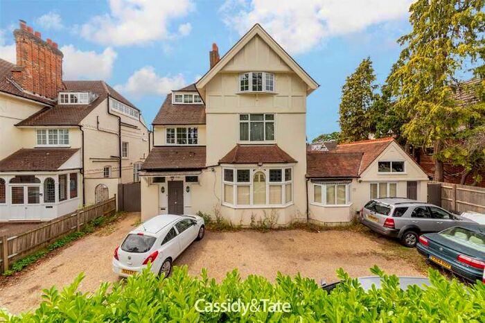 2 Bedroom Maisonette Flat To Rent In York Lodge, The Avenue, Bushey, WD23