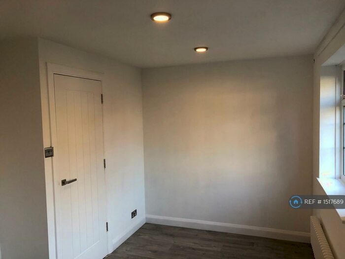 1 Bedroom Flat To Rent In Ravenscroft Court, Horsham, RH12