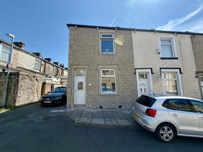 3 Bedroom End Of Terrace House For Sale In Barry Street, Burnley, BB12
