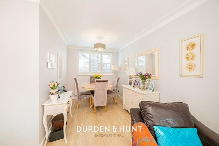 2 Bedroom Apartment For Sale In Station Way, Buckhurst Hill, IG9