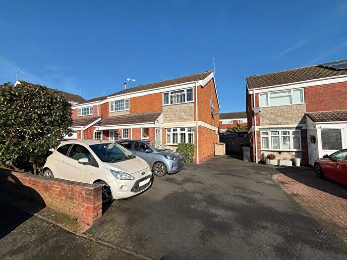 3 Bedroom Semi Detached House For Sale In Puxton Drive, Kidderminster, DY11