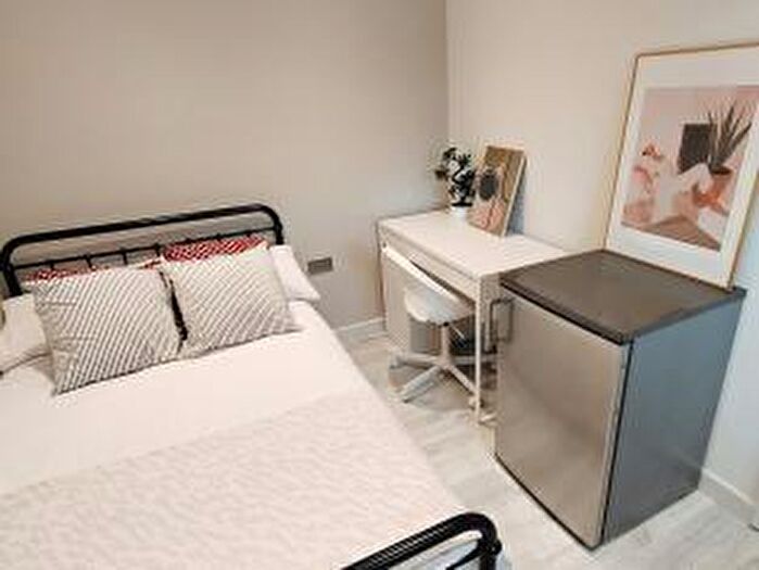 2 Bedroom Flat To Rent In Addison Gardens, KT5