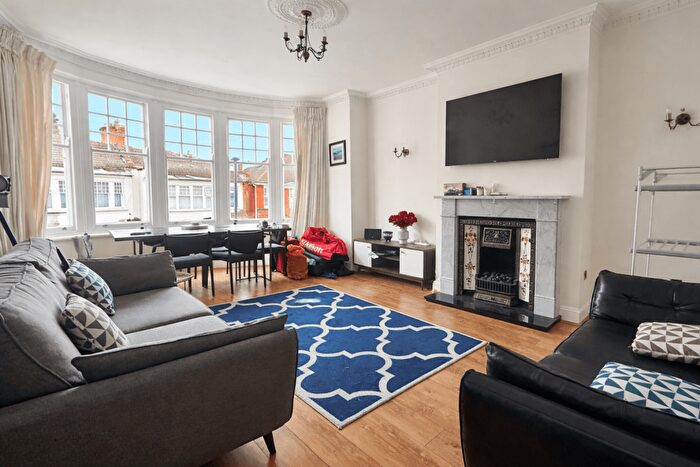 2 Bedroom Flat To Rent In Cranley Gardens, Palmers Green, London, N13