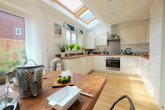 3 Bedroom Semi-Detached House To Rent In Collingham Crescent, Nottingham, NG5