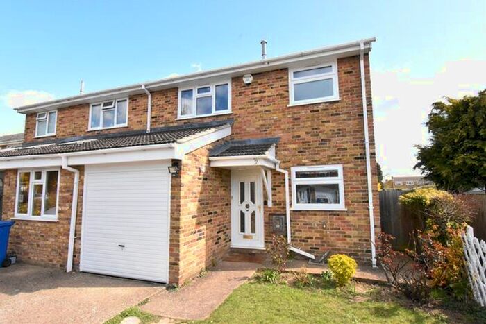 3 Bedroom Semi-Detached House To Rent In Farmers Close, Maidenhead, Berkshire, SL6