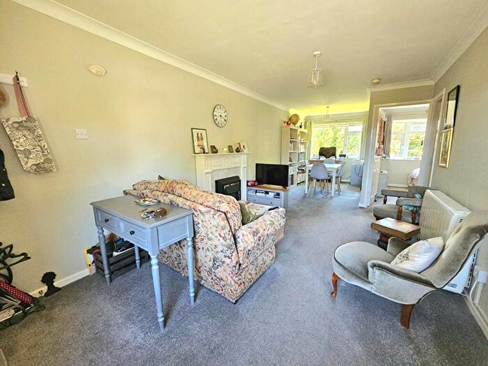 1 Bedroom Flat For Sale In Elm Lodge, Hopton Road, Cam, GL11