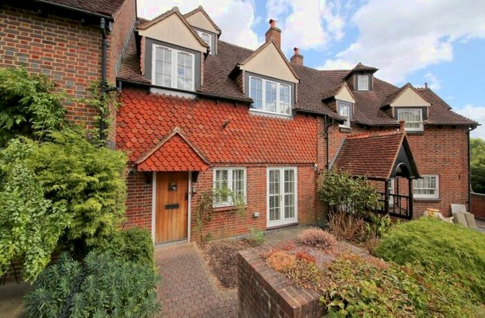 4 Bedroom Property To Rent In Yew Tree Mews, Market Square, Westerham, TN16