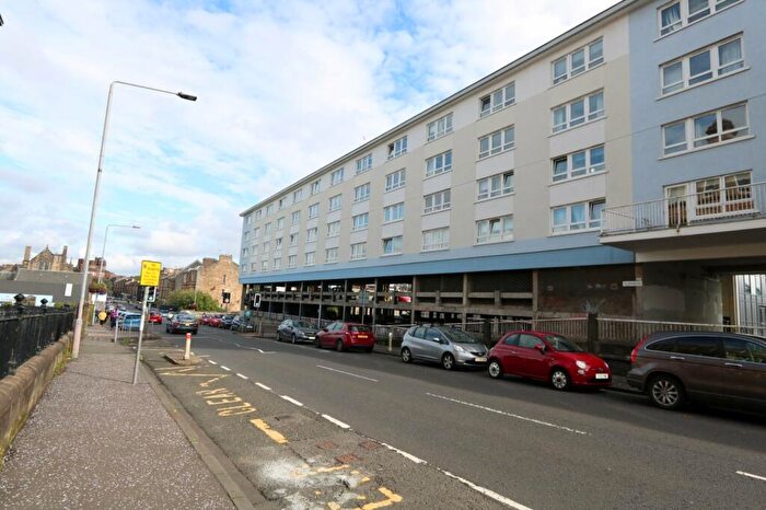 3 Bedroom Maisonette To Rent In Pollokshaws Road, Glasgow, Glasgow, G41