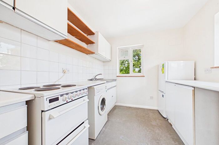1 Bedroom Flat To Rent In White Paddock, Maidenhead, Berkshire, SL6