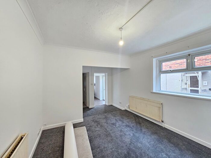 1 Bedroom Flat To Rent In Bitterne Road West, Southampton, SO18