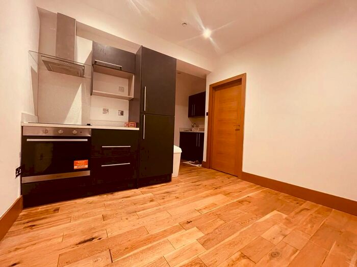 1 Bedroom Flat To Rent In Lower Addiscombe Road, Croydon, CR0