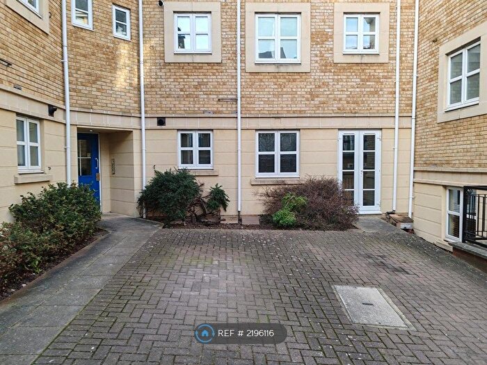2 Bedroom Flat To Rent In Kingfisher Drive, Greenhithe, DA9