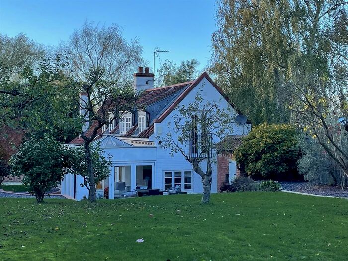 3 Bedroom Cottage For Sale In Low Street, Collingham, Newark, NG23