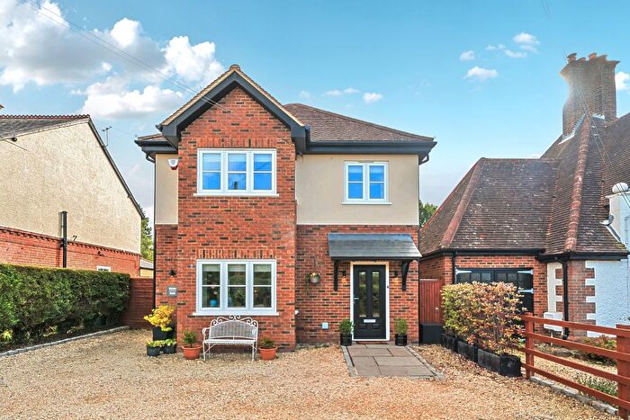 4 Bedroom Detached House For Sale In Weedon Hill, Amersham, HP6