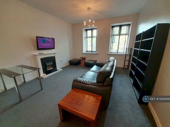 2 Bedroom Flat To Rent In Spencers Wood, Bromley Cross, Bolton, BL7