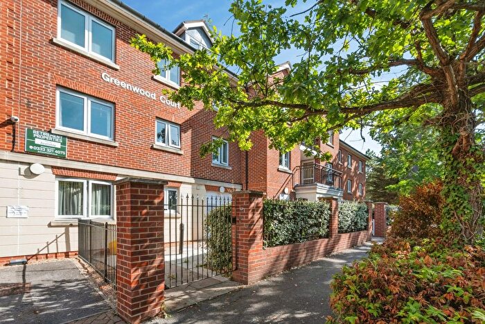 1 Bedroom Flat For Sale In Greenwood Court, Epsom, KT18