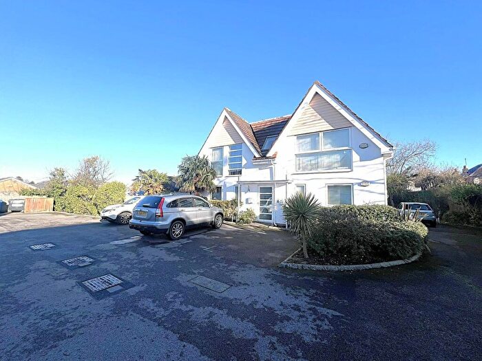 2 Bedroom Flat For Sale In Wimborne Road, Oakdale, Poole, BH15