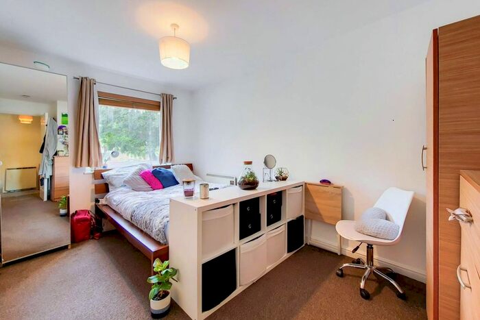 2 Bedroom Flat To Rent In Brunswick Quay, Canada Water, London, SE16