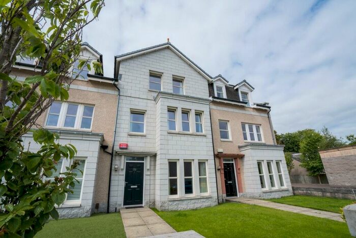 4 Bedroom Town House To Rent In Polmuir Gardens, Ferryhill, Aberdeen, AB11