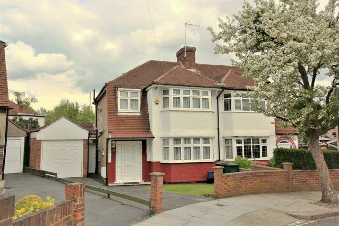 1 Bedroom Apartment To Rent In Wycherley Crescent, High Barnet, EN5