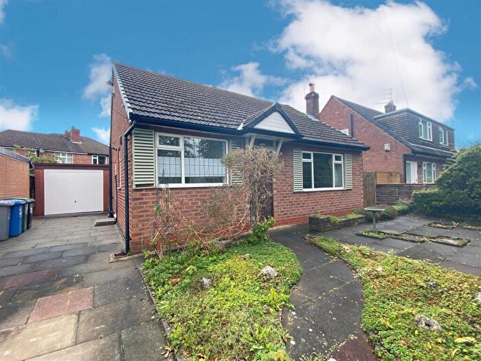 2 Bedroom Bungalow To Rent In Alma Road, Sale, M33