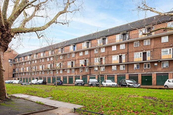 3 Bedroom Flat To Rent In Beckway Street, Elephant And Castle, London, SE17