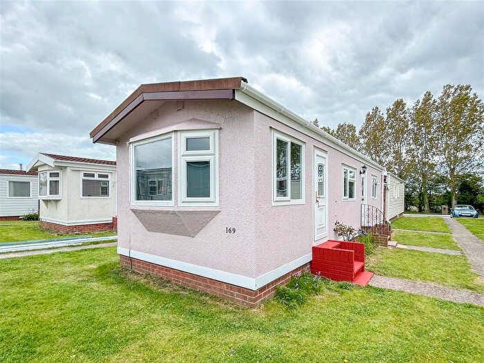 1 Bedroom Park Home For Sale In St. Osyth Road, Little Clacton, Clacton-On-Sea, CO16