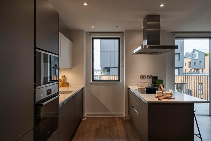 3 Bedroom Flat To Rent In Flat, Vanguard Way London, E17