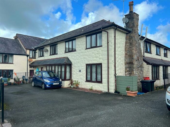 2 Bedroom Flat For Sale In Rhes-y-Cae, Holywell, Flintshire, CH8