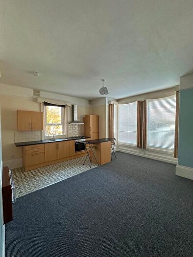 1 Bedroom Flat To Rent In Flat, Cromwell Parade, Scarborough, YO11