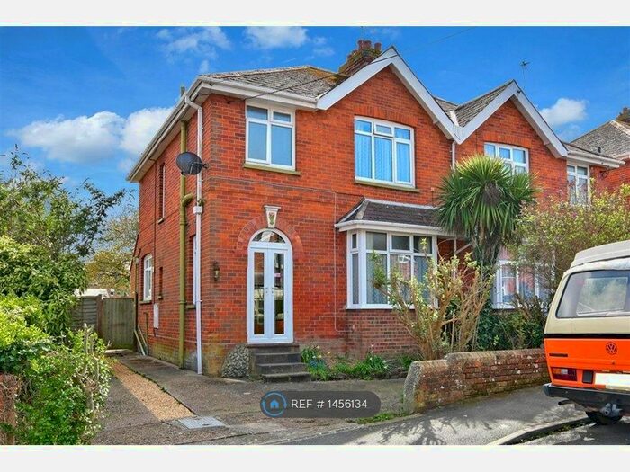 3 Bedroom Semi-Detached House To Rent In Whitesmith Road, Newport, PO30