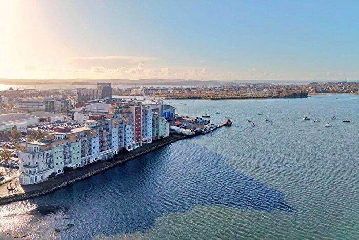 2 Bedroom Flat For Sale In Lifeboat Quay, Poole, BH15