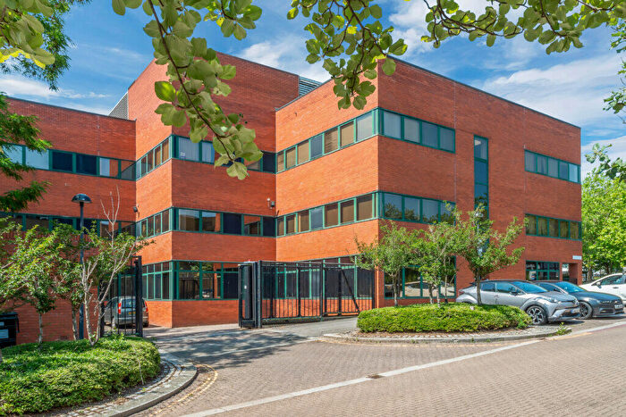 2 Bedroom Flat For Sale In Charter House, Avebury Boulevard, Flat, Milton Keynes, MK9