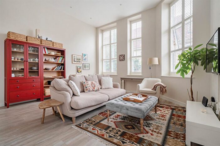 1 Bedroom Flat For Sale In Bury Fields, Guildford, GU2