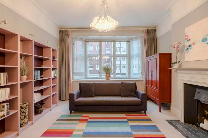 2 Bedroom Flat To Rent In Russell Square Mansions, Bloomsbury WC1B