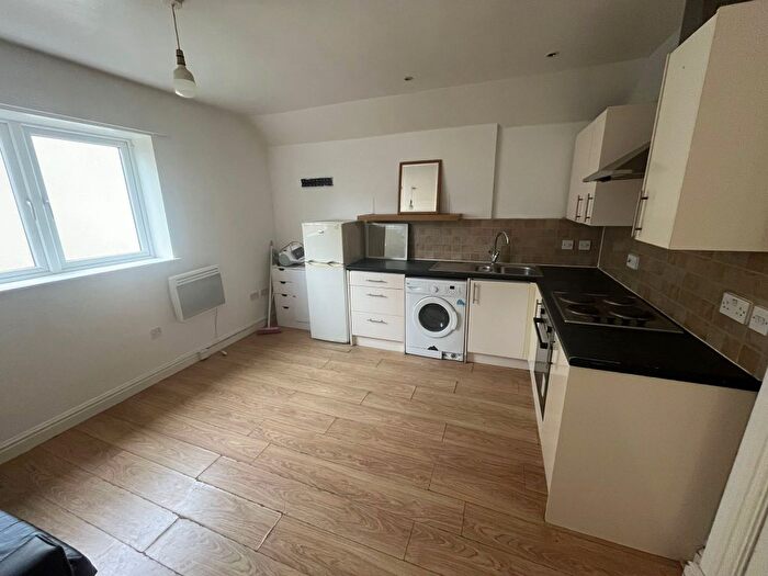 1 Bedroom Flat To Rent In Albany Road, Cardiff, CF24