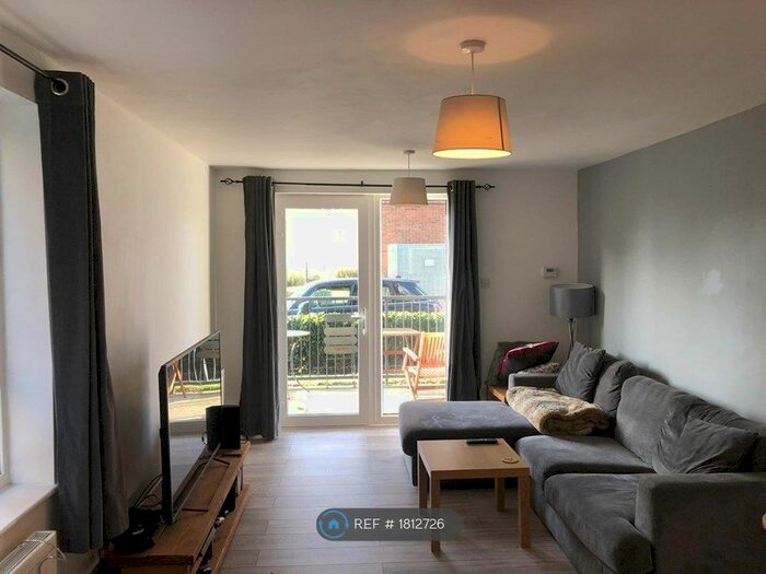 2 Bedroom Flat To Rent In Limerick Close, Balham, SW12