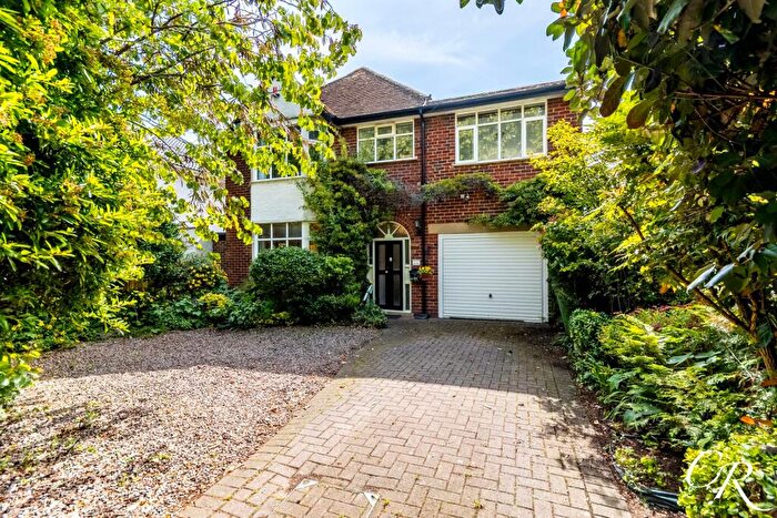 4 Bedroom Detached House For Sale In Brooklyn Road, Cheltenham, GL51