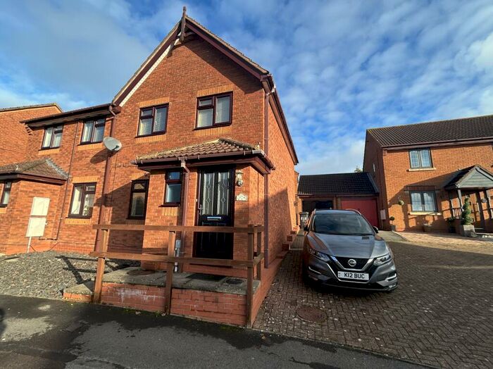 3 Bedroom House To Rent In Thornhill Drive, St Andrews Ridge, Swindon, SN25