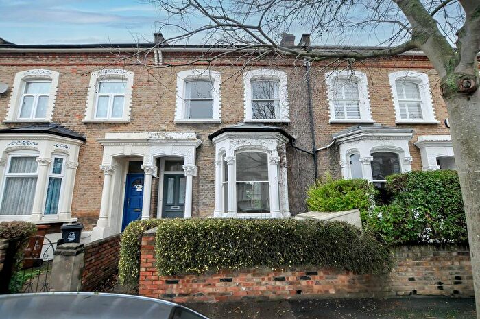 4 Bedroom Terraced House For Sale In Dynevor Road, Stoke Newington, N16