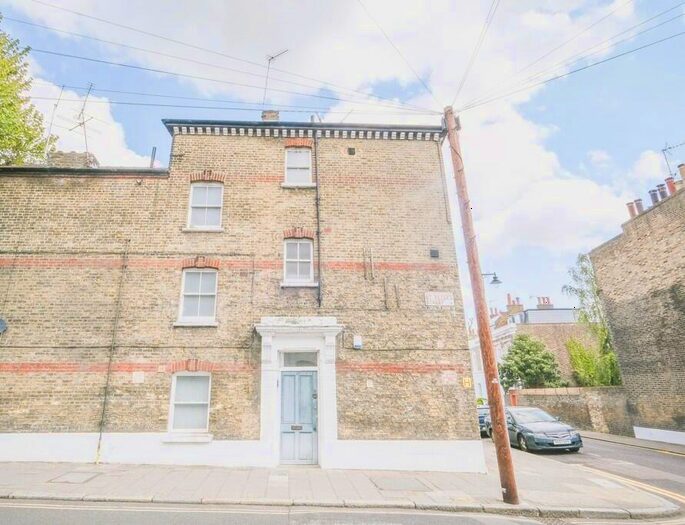 Flat To Rent In St. Peter's Street, Angel, N1