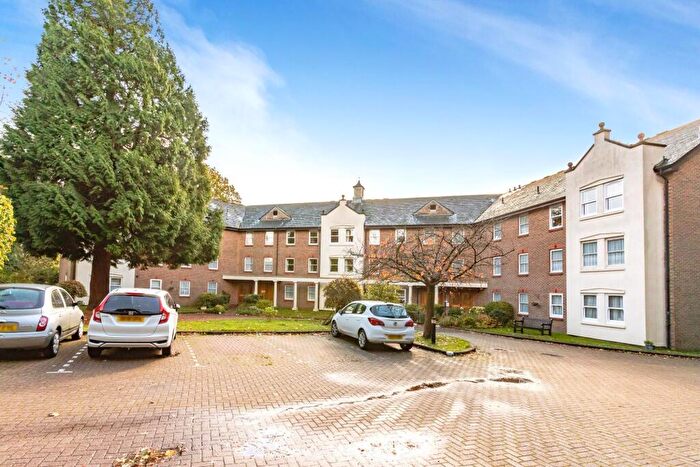 2 Bedroom Flat For Sale In Fairfield Road, East Grinstead, RH19