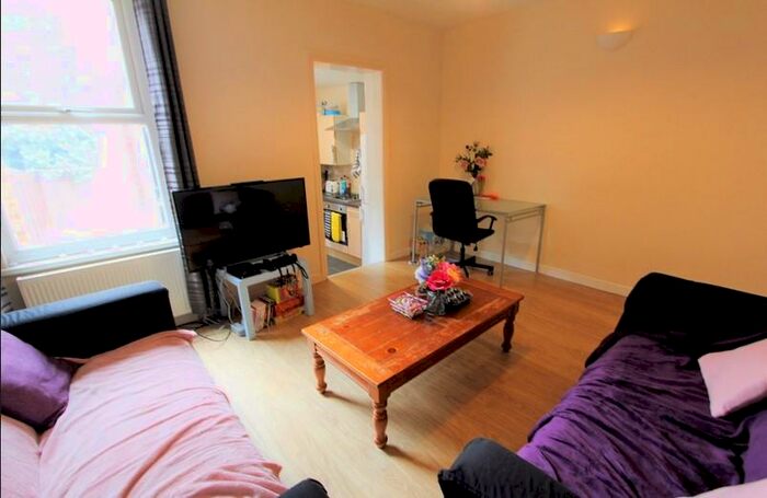 4 Bedroom Terraced House To Rent In Highgrove Street, Reading, Berkshire, RG1