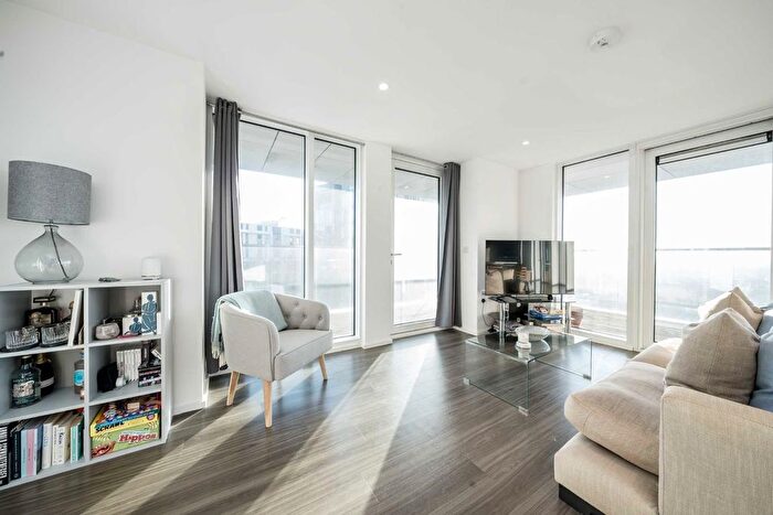 2 Bedroom Flat To Rent In Spectrum Way, London, SW18