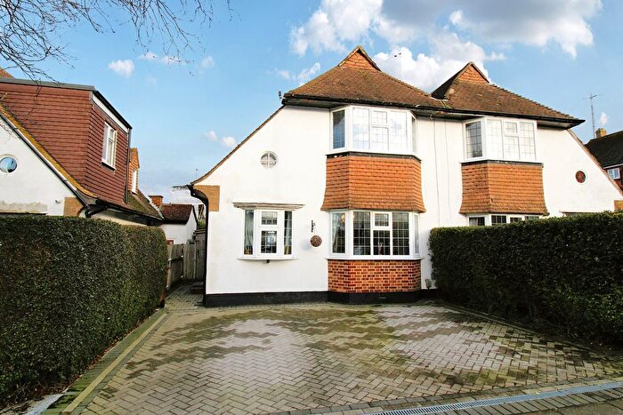 3 Bedroom Semi Detached House For Sale In Harbourfield Road, Banstead, SM7