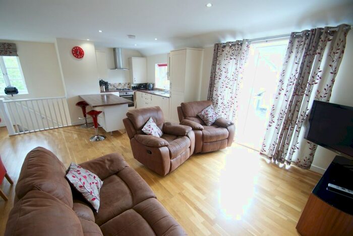2 Bedroom Flat To Rent In Broadclyst, Exeter, EX5