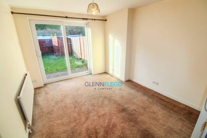 3 Bedroom House To Rent In Hadlow Court, Slough, SL1